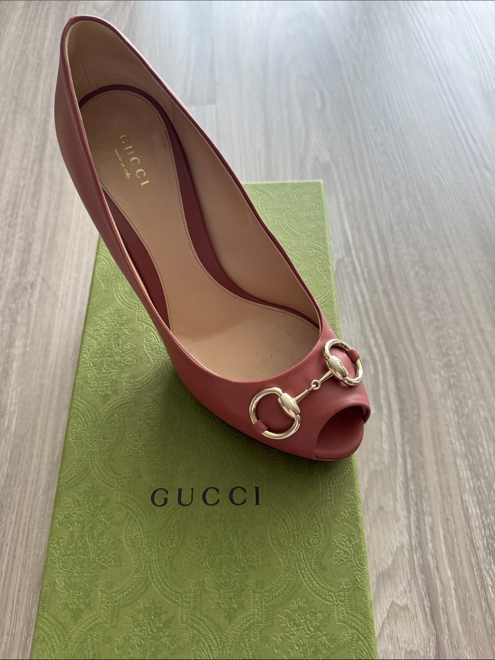 Gucci Rose Peep-Toe Leather Pump with Gold Horsebit. Size 39 ½